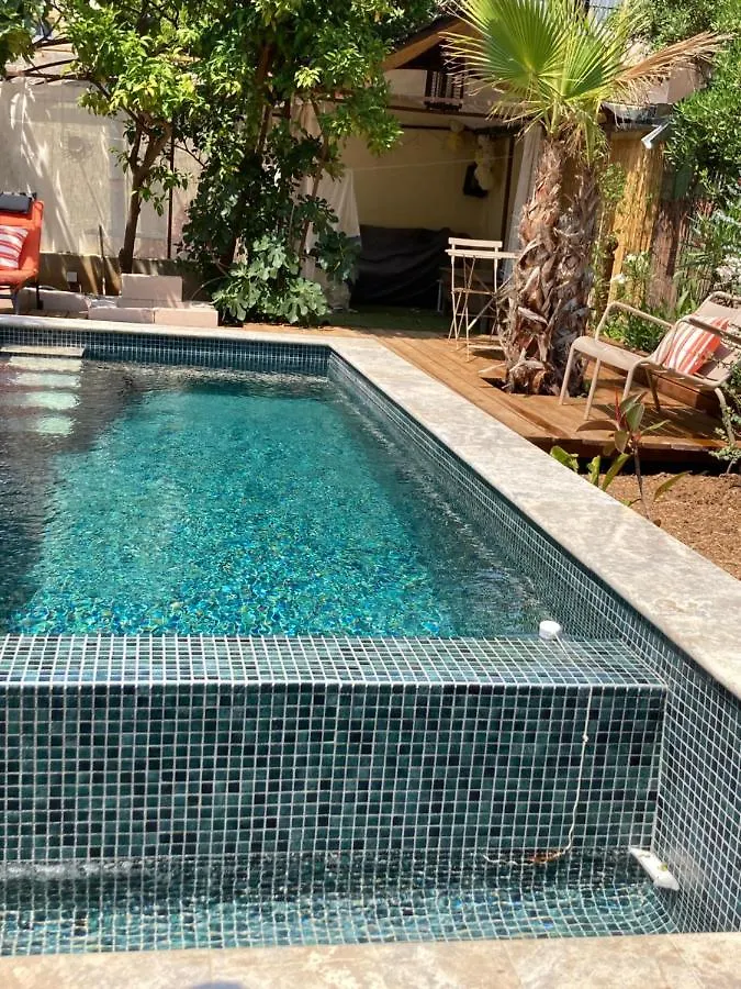 La Villa Des Amandiers Hyeres Bed & Breakfast